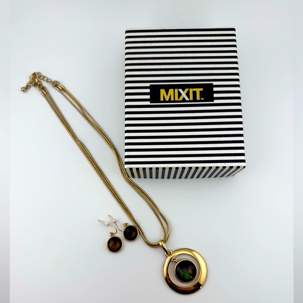 Gold Toned Necklace and Earrings Set by Mix It New in Box
